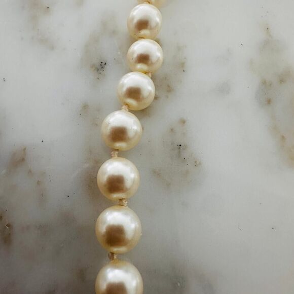 Vintage Monet Faux Pearl Necklace-Classic Gold-Tone Clasp - Picture 4 of 10